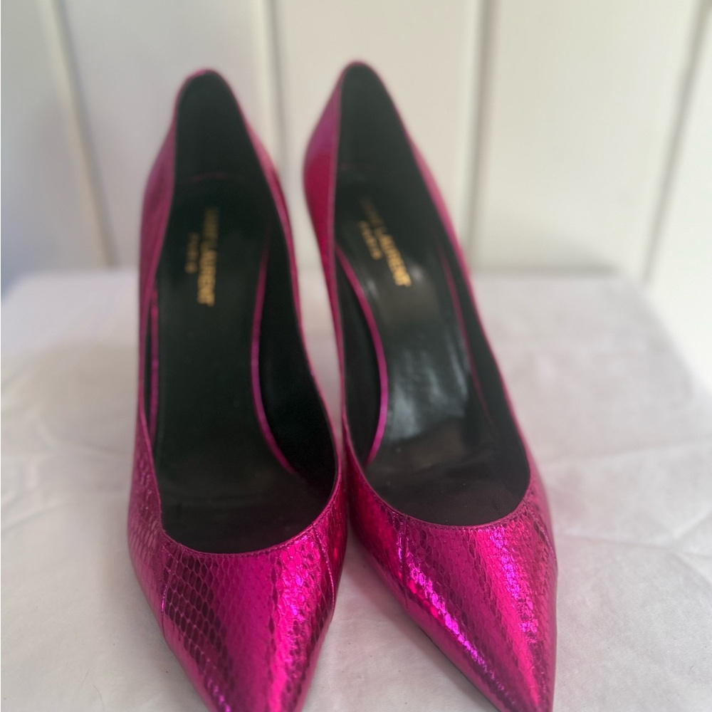 Saint Laurent
Zoe exotic leathers heels Fuchsia Heels, RARE, new. 41 or size 10 - Picture 9 of 13